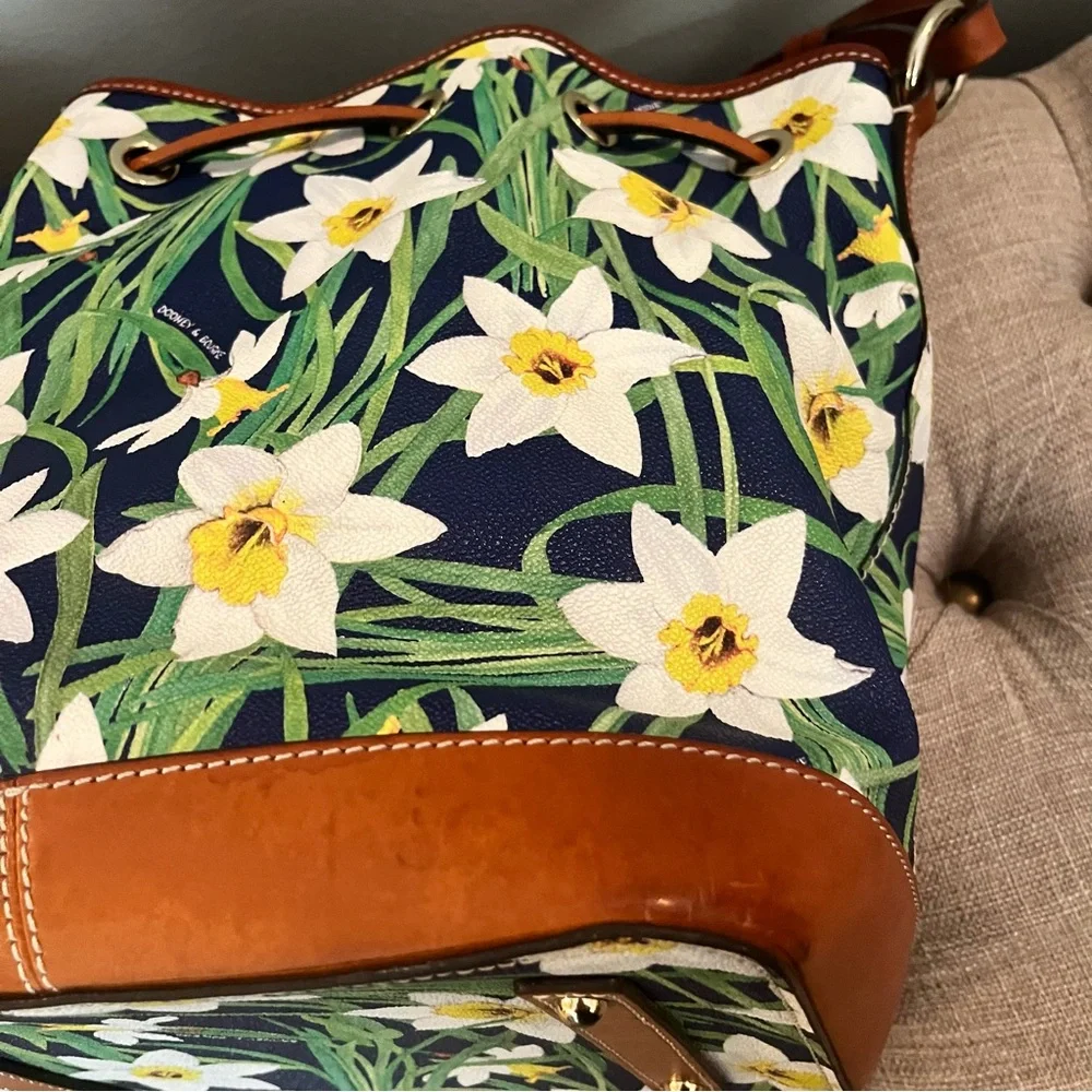 DOONEY and BOURKE Daffodil Drawstring Flower Floral Tassel Bucket Bag - Picture 9 of 13